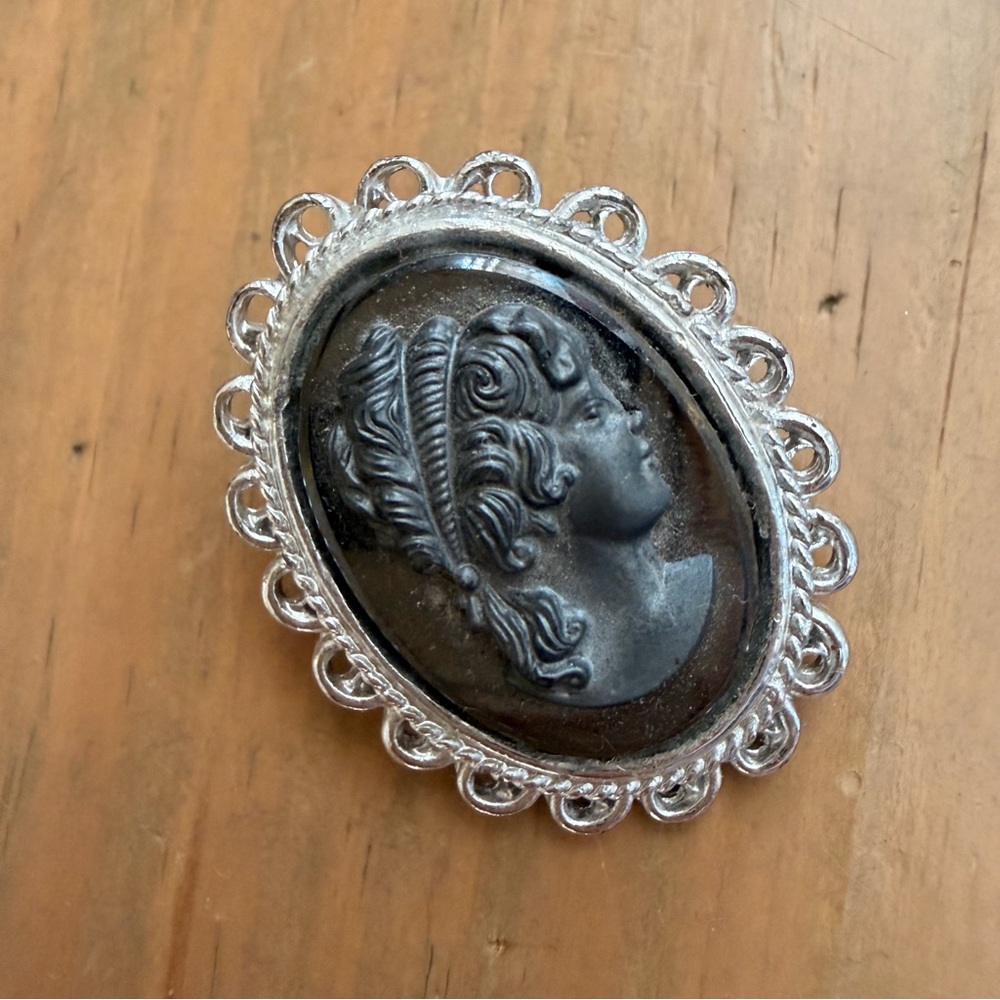 Vintage Glass Hematite Black Cameo Pin Brooch Gold Tone Lady Profile